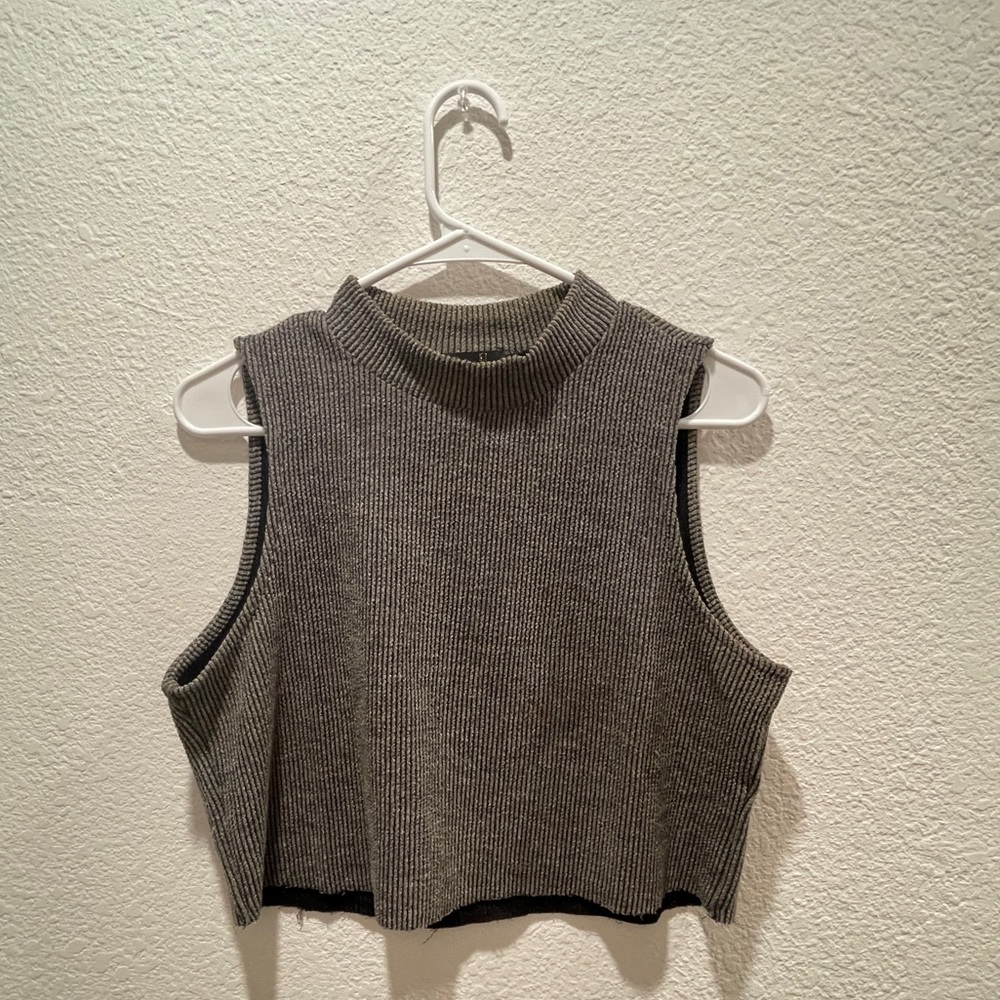 Cropped ribbed mock neck